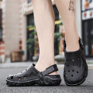 Summer Men’s Korean Version Trendy Outdoor Beach Slip-On Sandals With Anti-Skid Thick Sole And Open Toe Design